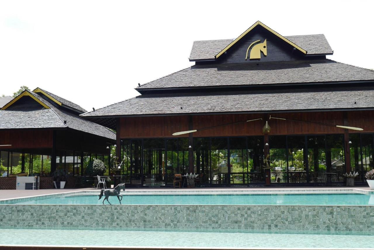 Phumontra Resort Накхоннайок Экстерьер фото